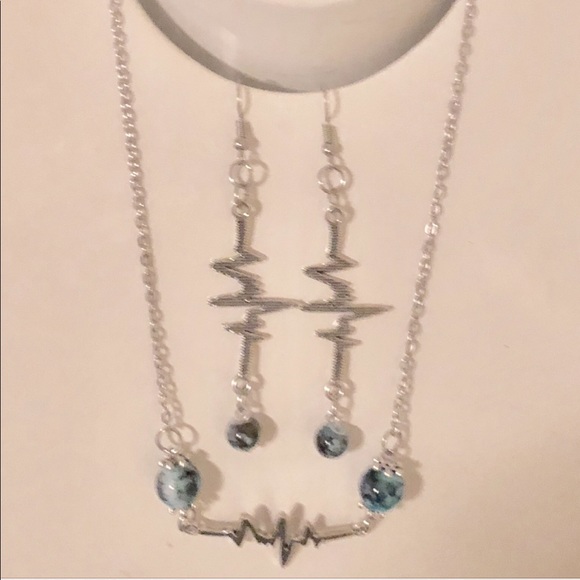 New jewelry set - Picture 3 of 3